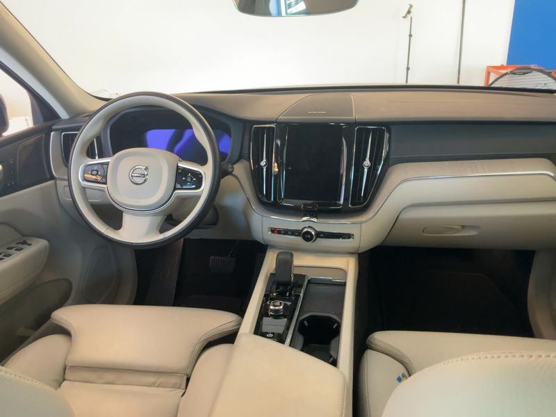 Volvo XC60 2.0 B4 Mild-Hybrid Ultimate Dark AWD 2024 – снимка 17