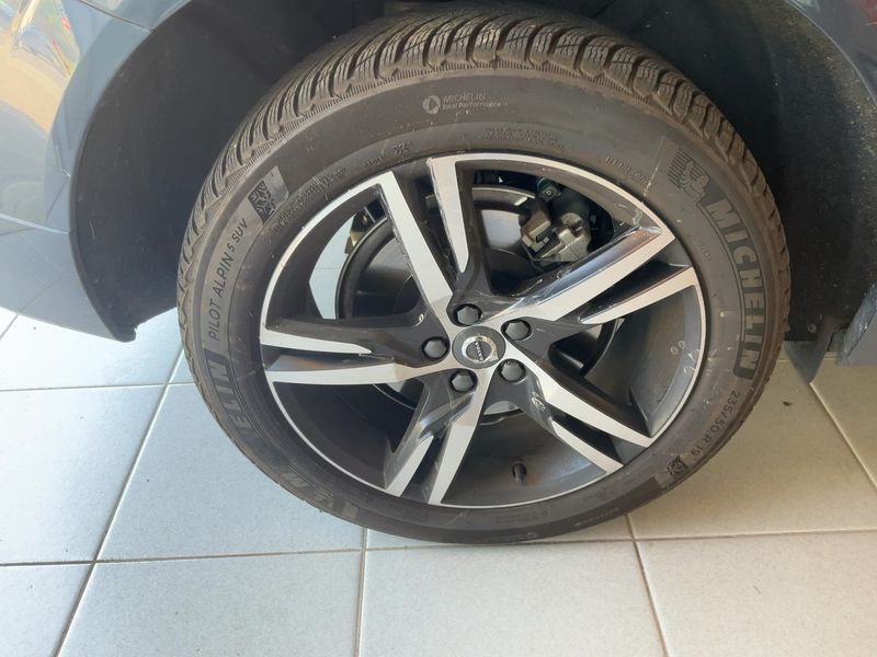 Volvo XC60 2.0 B4 Mild-Hybrid Ultimate Dark AWD 2024 – снимка 9