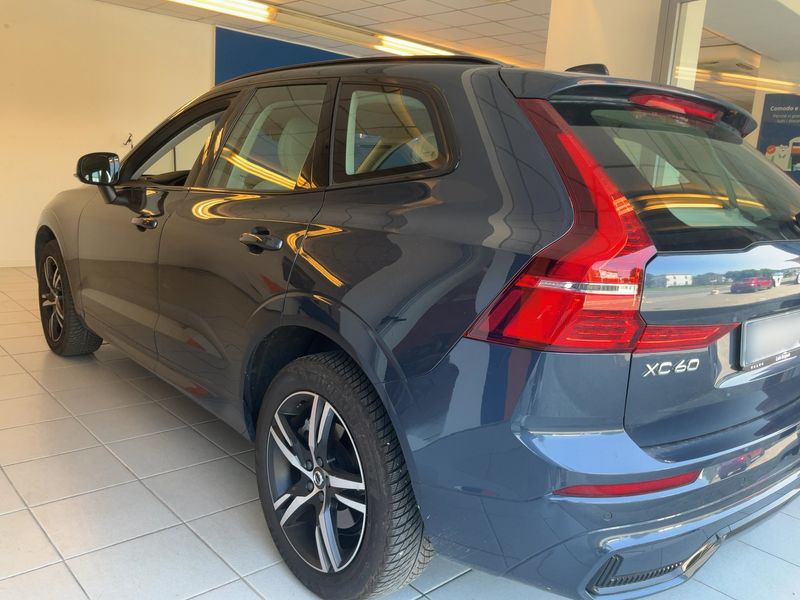 Volvo XC60 2.0 B4 Mild-Hybrid Ultimate Dark AWD 2024 – снимка 6
