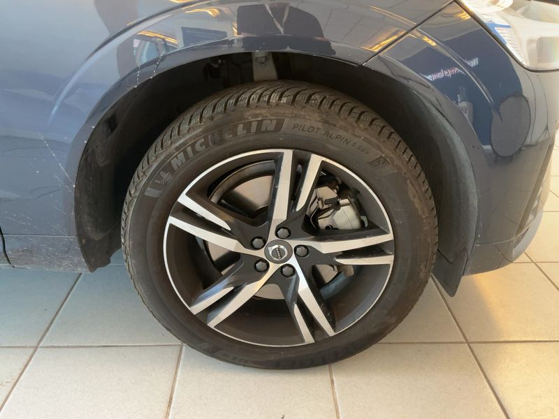 Volvo XC60 2.0 B4 Mild-Hybrid Ultimate Dark AWD 2024 – снимка 11