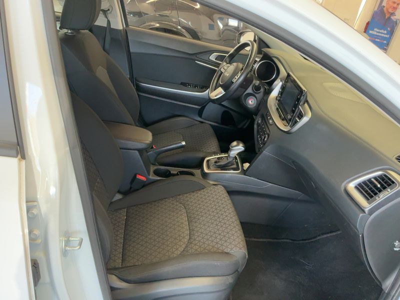 Kia cee'd 1.5 TGDI Spirit 2023 – снимка 17
