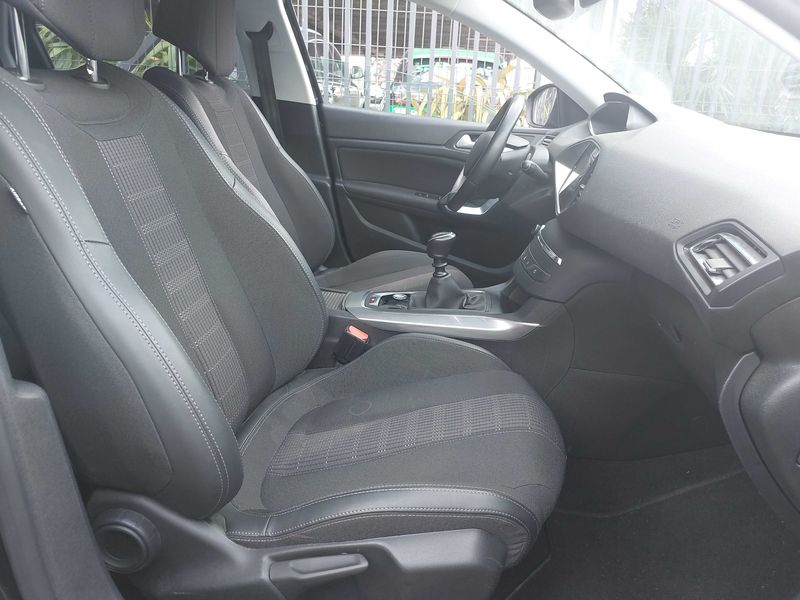 Peugeot 308 1.5 Blue-HDi Allure Business 2021 – снимка 10