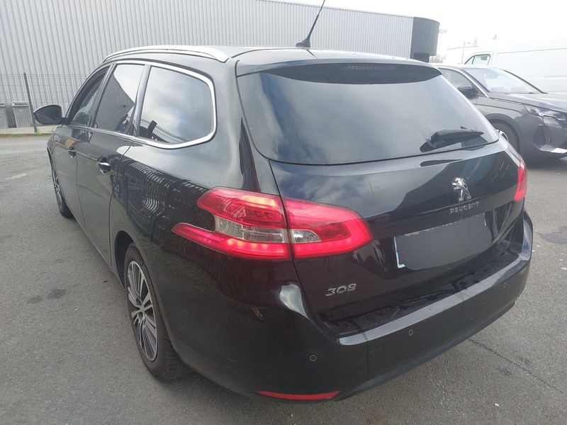 Peugeot 308 1.5 Blue-HDi Allure Business 2021 – снимка 3