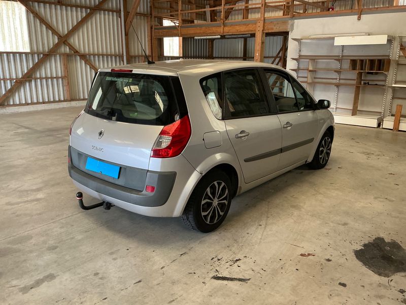 Renault Scenic 1.5 dCi Carminat 2008 – снимка 2