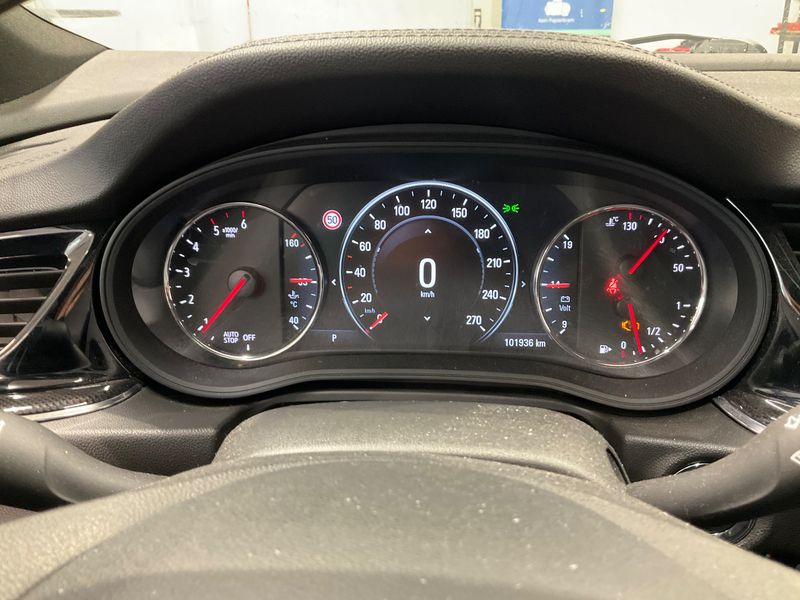 Opel Insignia Sports Tourer 2.0 CDTI GSi 4x4 2018 – снимка 19