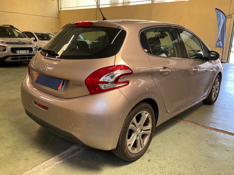 Peugeot 208 1.2 VTi Allure 2013 – снимка 2