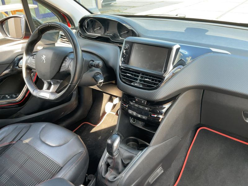 Peugeot 208 1.2 PureTech GT Line 2016 – снимка 17