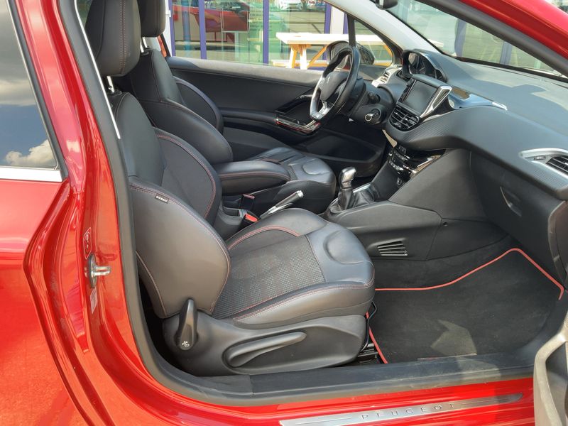 Peugeot 208 1.2 PureTech GT Line 2016 – снимка 16