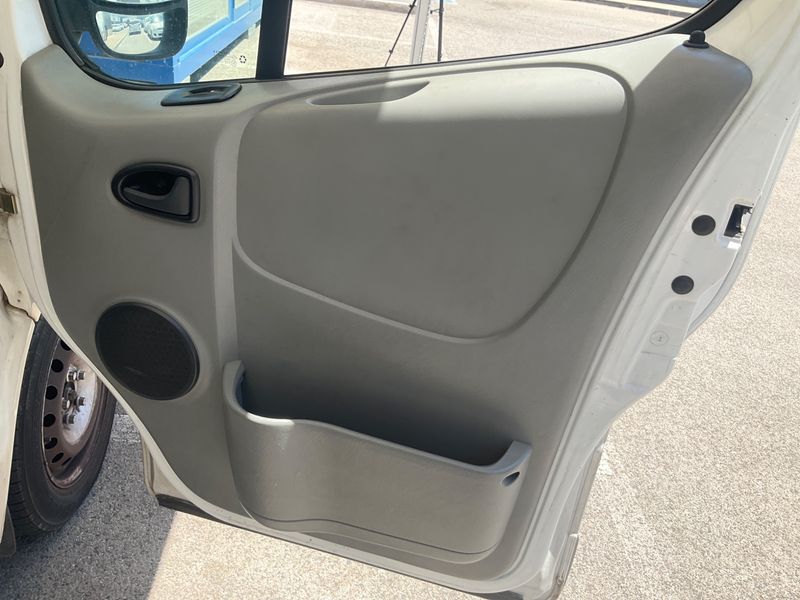 Opel Vivaro 1.9 CDTI Kombi L1H1 2,7t 2005 – снимка 31