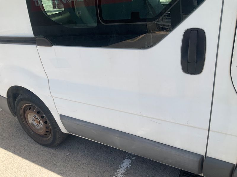 Opel Vivaro 1.9 CDTI Kombi L1H1 2,7t 2005 – снимка 24