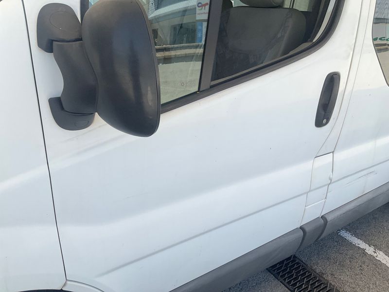 Opel Vivaro 1.9 CDTI Kombi L1H1 2,7t 2005 – снимка 26