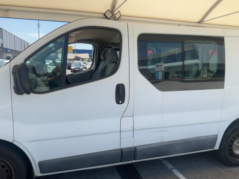 Opel Vivaro 1.9 CDTI Kombi L1H1 2,7t 2005 – снимка 4