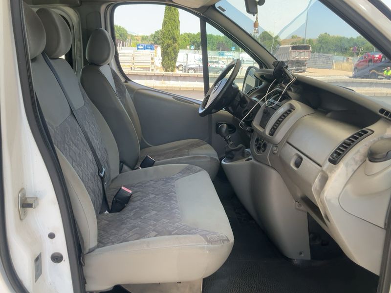Opel Vivaro 1.9 CDTI Kombi L1H1 2,7t 2005 – снимка 16