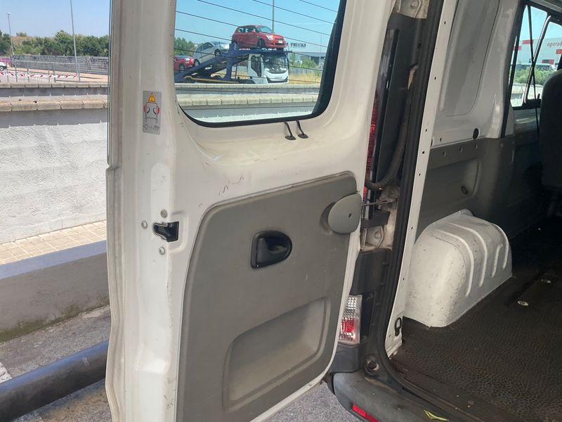 Opel Vivaro 1.9 CDTI Kombi L1H1 2,7t 2005 – снимка 44
