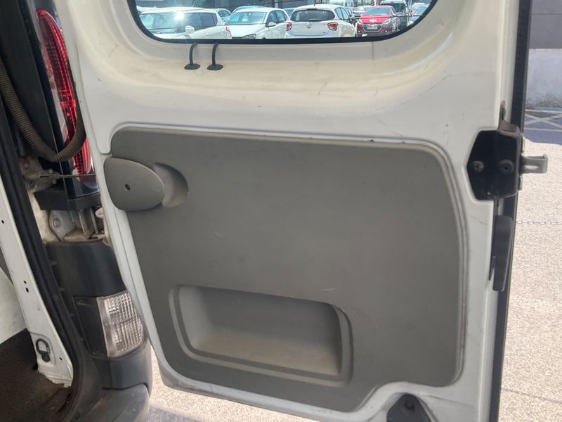 Opel Vivaro 1.9 CDTI Kombi L1H1 2,7t 2005 – снимка 43