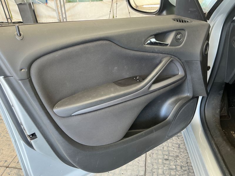 Opel Zafira Tourer 1.4 Turbo LPG Selection 2016 – снимка 32