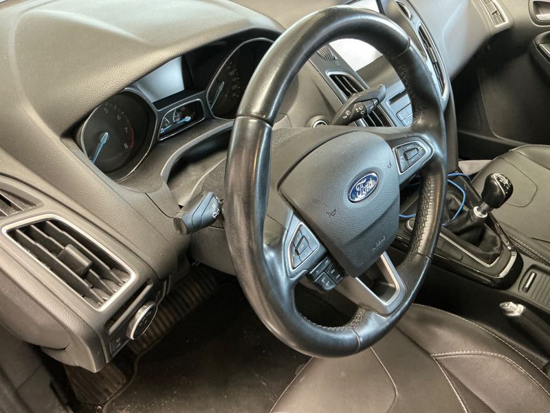 Ford Focus 1.5 EcoBoost Titanium 2015 – снимка 30