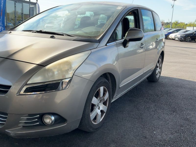Peugeot 5008 1.6 HDi Premium 2011 – снимка 2