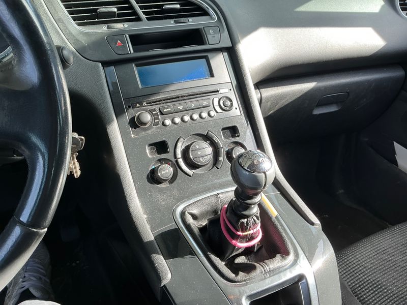 Peugeot 5008 1.6 HDi Premium 2011 – снимка 34