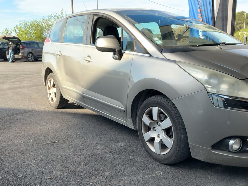 Peugeot 5008 1.6 HDi Premium 2011 – снимка 12