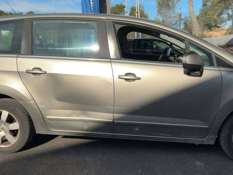 Peugeot 5008 1.6 HDi Premium 2011 – снимка 10