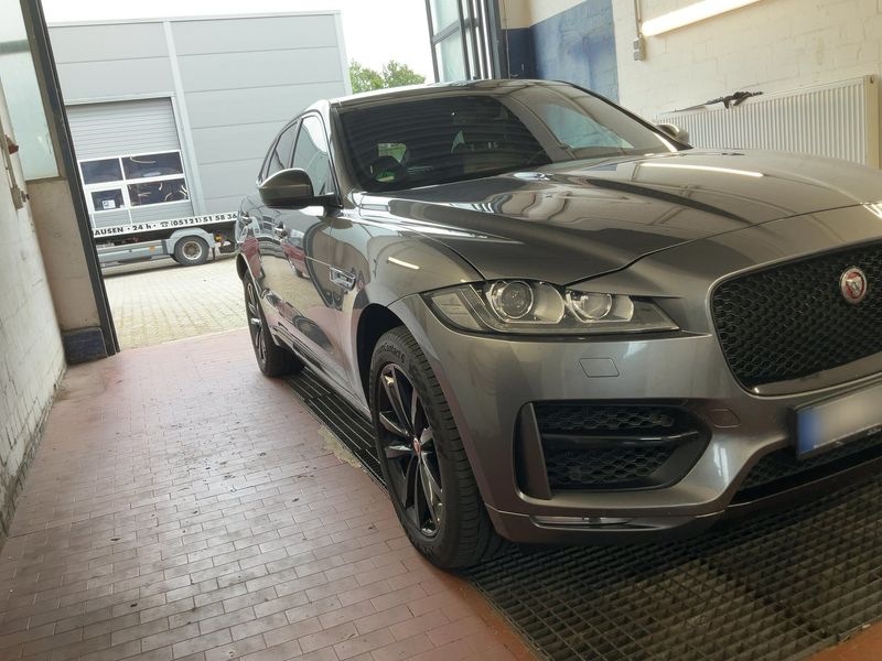 Jaguar F-Pace 30d R-Sport AWD 2018 – снимка 12