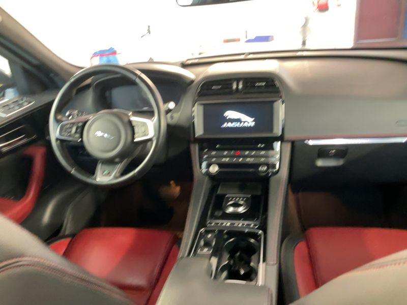 Jaguar F-Pace 30d R-Sport AWD 2018 – снимка 18