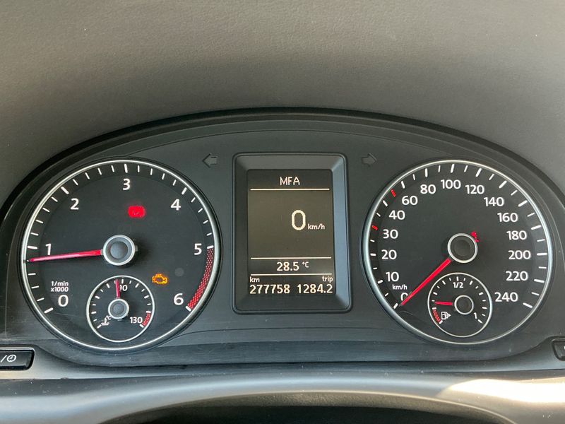 Volkswagen Touran 2.0 TDI Comfortline BlueMotion Tech 2012 – снимка 4