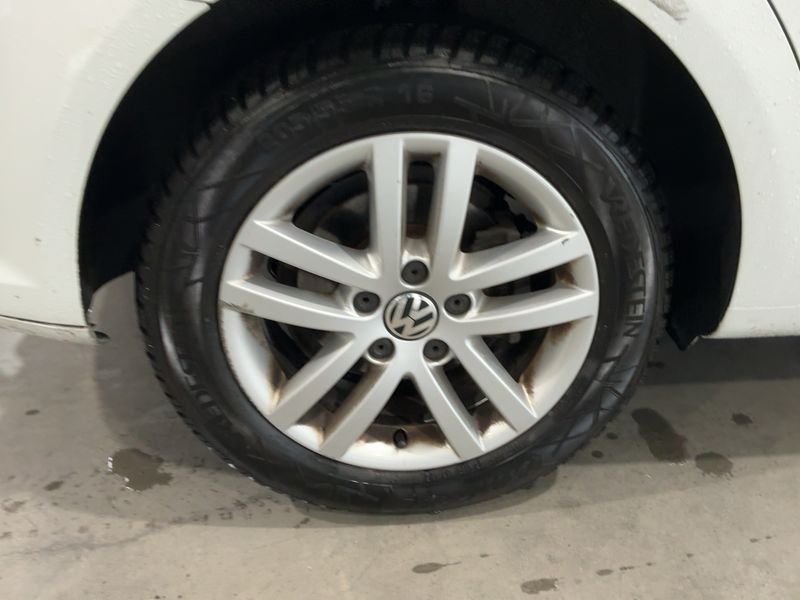 Volkswagen Touran 2.0 TDI Advance 2014 – снимка 19