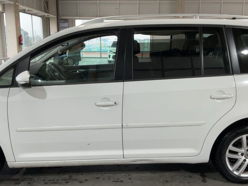 Volkswagen Touran 2.0 TDI Advance 2014 – снимка 4