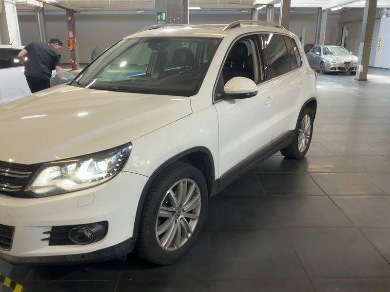 Volkswagen Tiguan 2.0 TDI Sport & Style 4Motion 2012 – снимка на щета