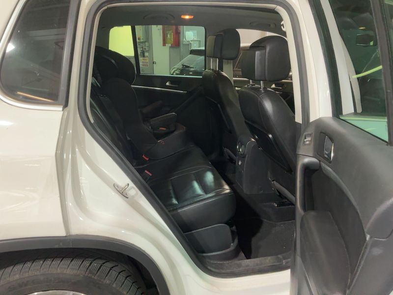 Volkswagen Tiguan 2.0 TDI Sport & Style 4Motion 2012 – снимка 14