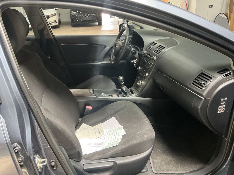 Toyota Avensis 2.0 D-4D Active 2011 – снимка 3