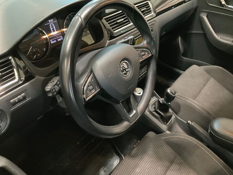 Skoda Rapid Spaceback 1.2 TSI Elegance 2014 – снимка 35