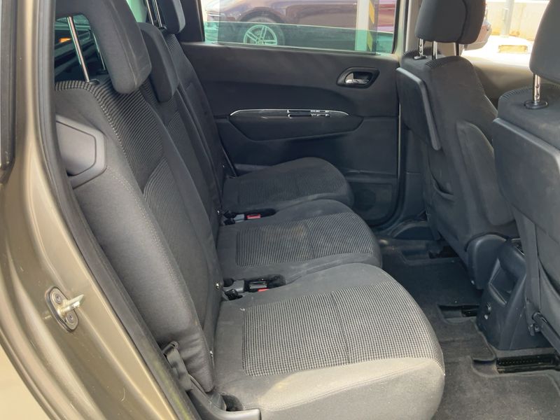 Peugeot 5008 1.6 HDi Allure 2012 – снимка 19