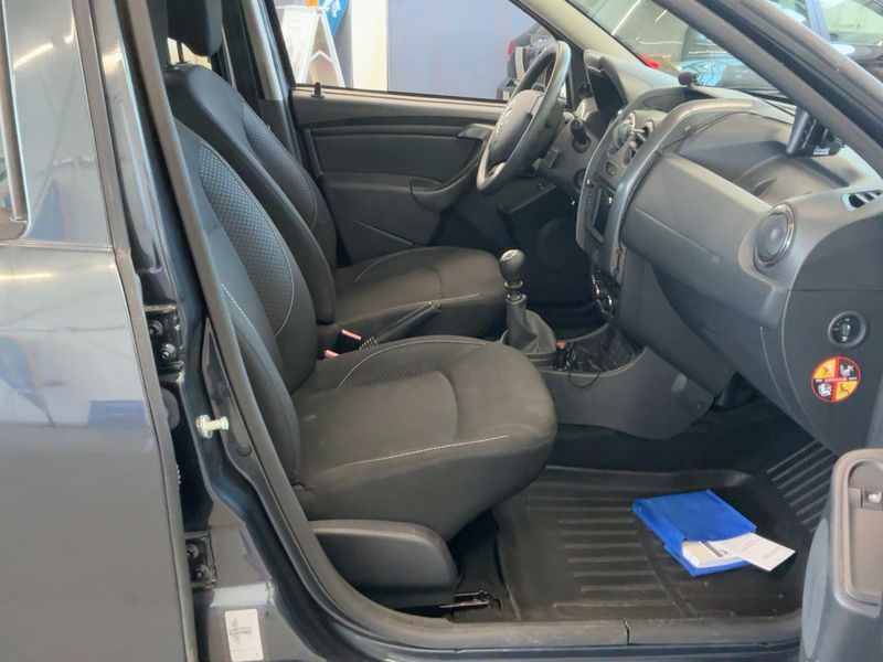 Dacia Duster 1.5 dCi Ambiance Family 4x2 2016 – снимка 16