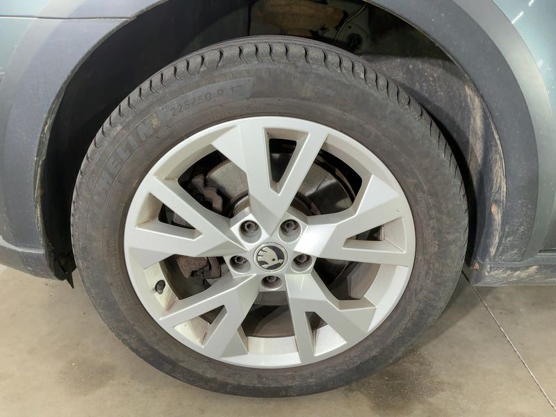 Skoda Octavia 2.0 TDI Scout 4x4 2015 – снимка 3