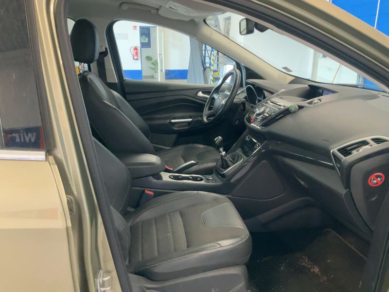 Ford Kuga 1.6 EcoBoost Titanium 2014 – снимка 17