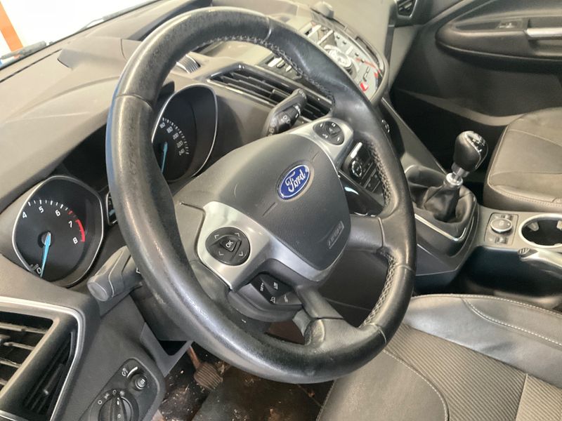 Ford Kuga 1.6 EcoBoost Titanium 2014 – снимка 25