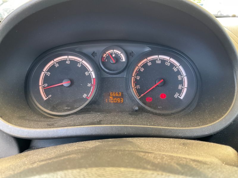 Opel Corsa 1.2 Essentia 2011 – снимка 4