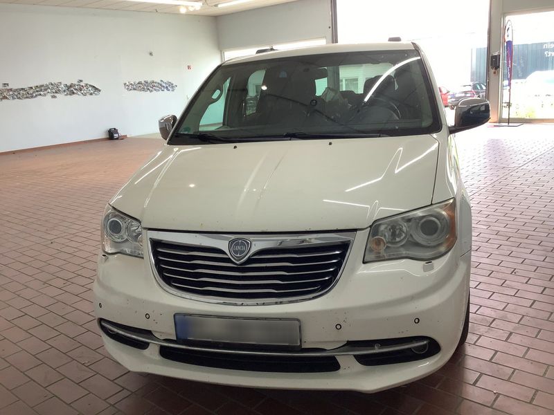 Lancia Voyager 2.8 JTDM Gold 2012 – снимка 14