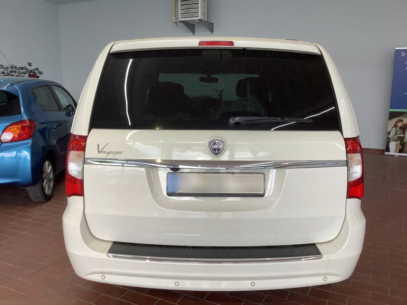 Lancia Voyager 2.8 JTDM Gold 2012 – снимка 7