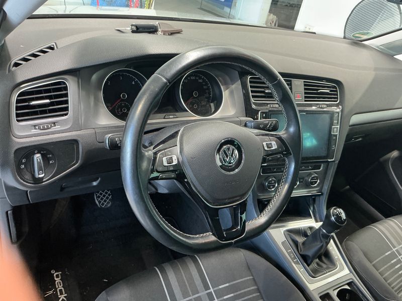 Volkswagen Golf VII 2.0 TDI Lounge BlueMotion Tech 2015 – снимка 28