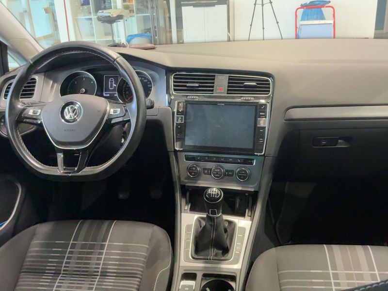 Volkswagen Golf VII 2.0 TDI Lounge BlueMotion Tech 2015 – снимка 18