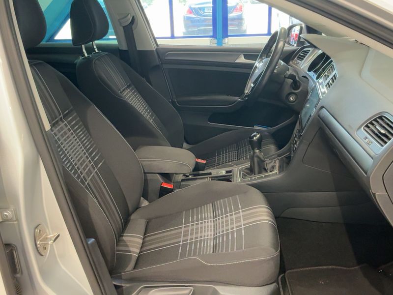 Volkswagen Golf VII 2.0 TDI Lounge BlueMotion Tech 2015 – снимка 17