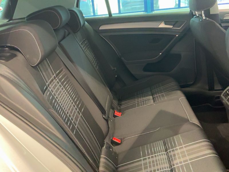 Volkswagen Golf VII 2.0 TDI Lounge BlueMotion Tech 2015 – снимка 20