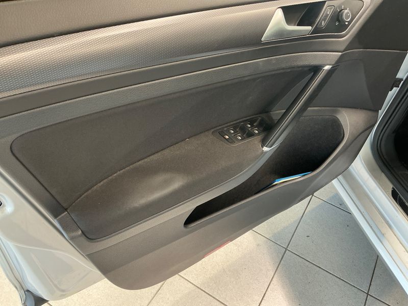 Volkswagen Golf VII 2.0 TDI Lounge BlueMotion Tech 2015 – снимка 27