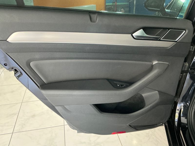 Volkswagen Passat 2.0 TDI Highline 4Motion BlueMotion Tech 2015 – снимка 41