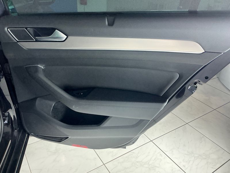 Volkswagen Passat 2.0 TDI Highline 4Motion BlueMotion Tech 2015 – снимка 34