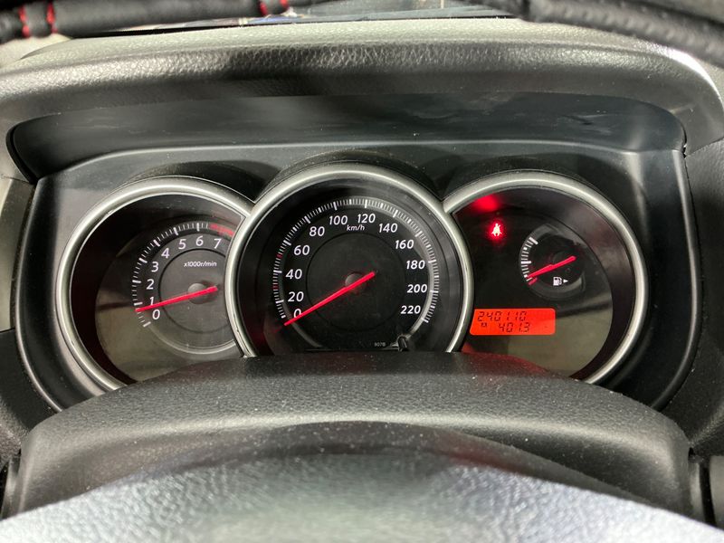 Nissan Tiida 1.6 Visia 2010 – снимка 4